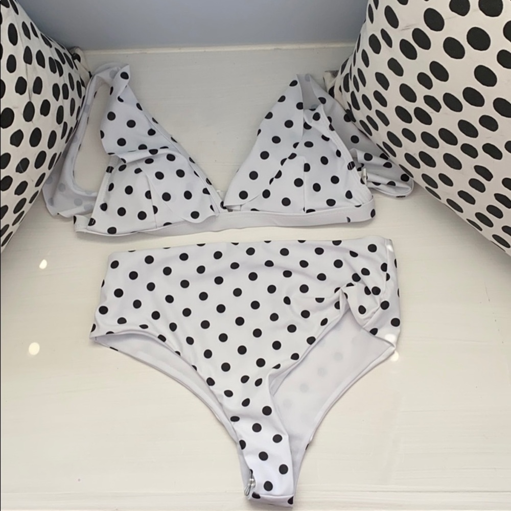 Polka dot white bathing suit set. Size medium